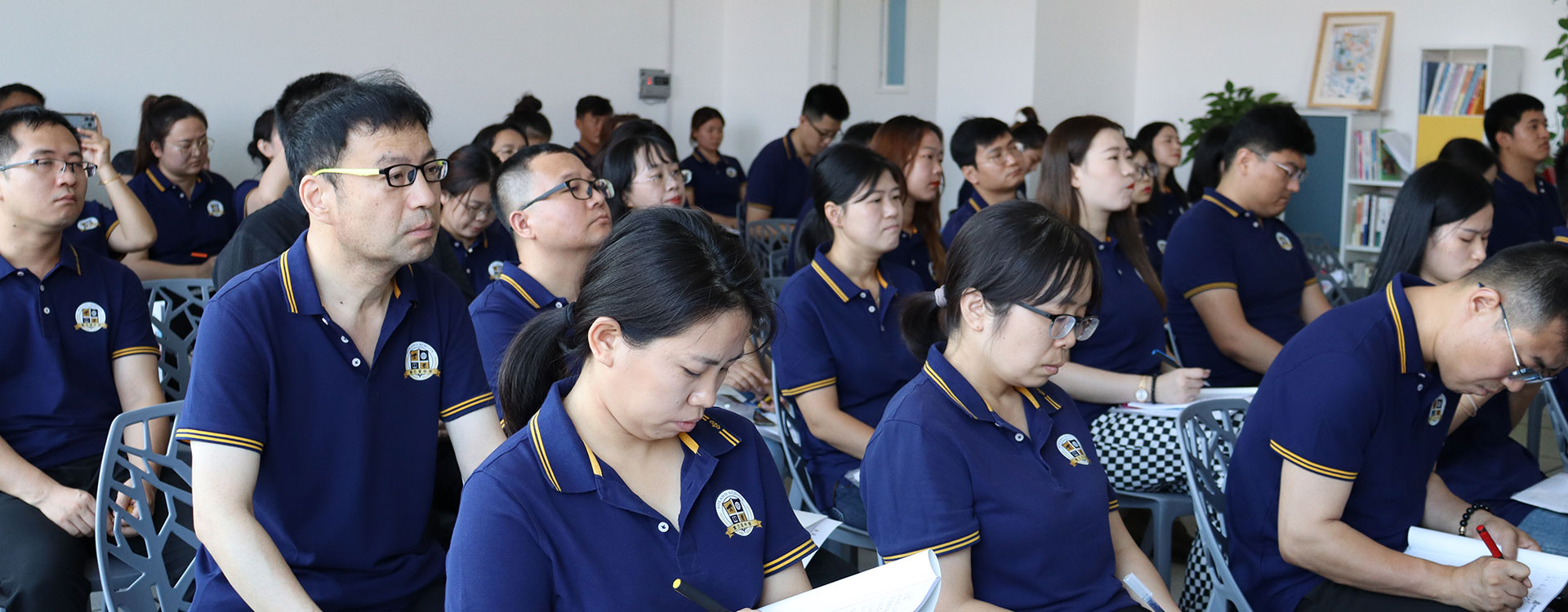 东北骚女人网站